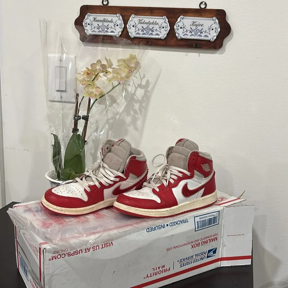 Nike Air Jordan Red and White High-Top Sneakers kids Sz 2 fuzzy swoosh